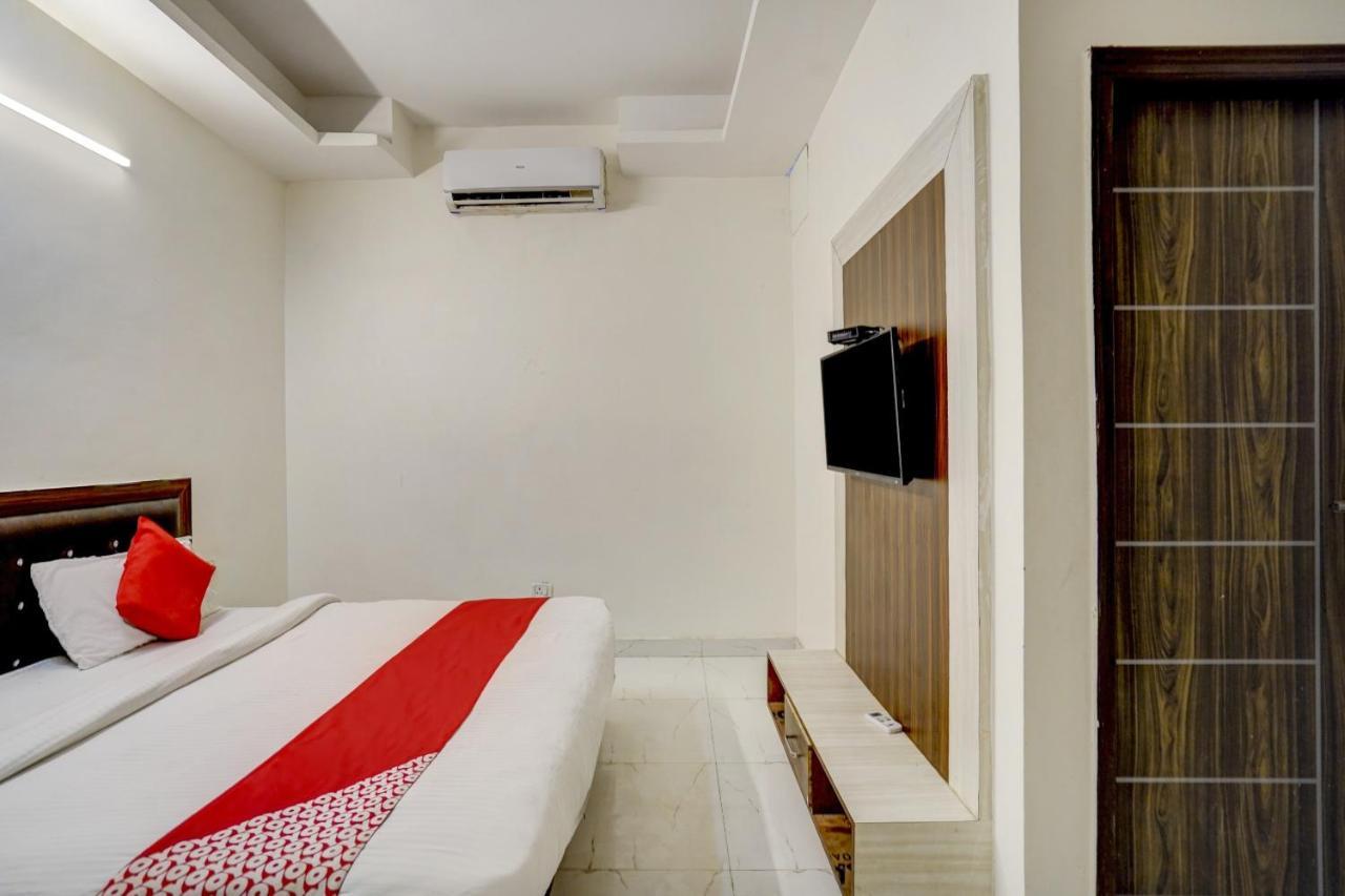 Oyo 78981 The Diamond Nest Нойда Экстерьер фото